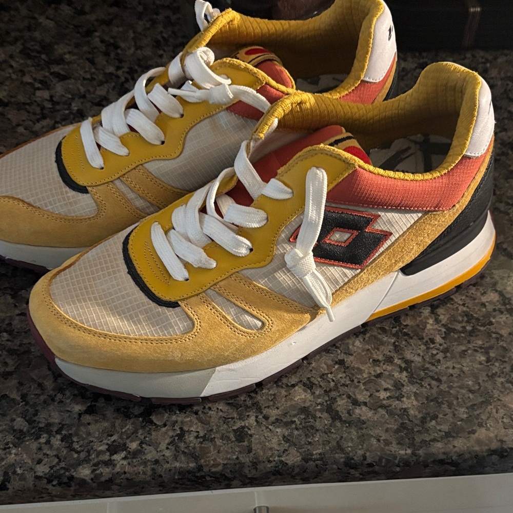Lotto Men's Vibrant Yellow and Black Sneakers